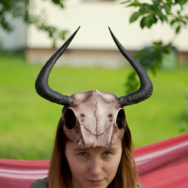 Front view of the Gothic Skull Horned Crown with its hand-painted weathered bone details