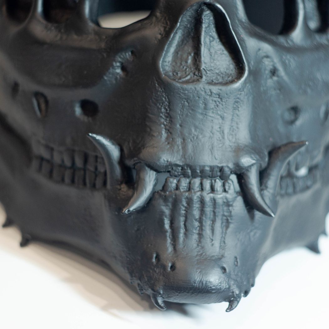 Six-eyed demon mask helmet with movable jaw wearable cosplay prop