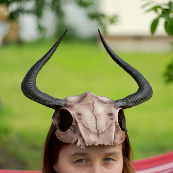 Front view of the Gothic Skull Horned Crown with its hand-painted weathered bone details