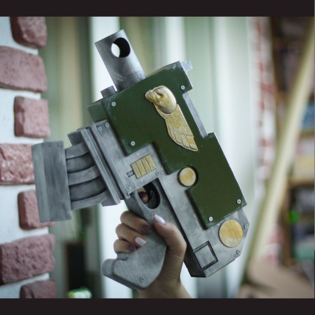 Bolt Pistol Replica Space Marine cosplay weapon: Heroic scale plastic Bolt Pistol replica