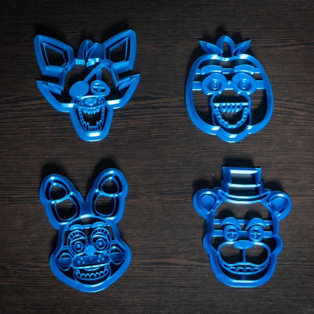 Horror-game animatronic cookie cutter for spooky party baking