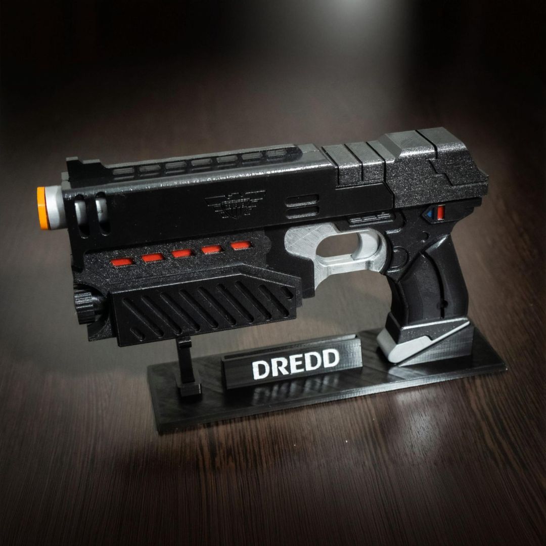 Full view of the Judge Dredd Lawgiver prop gun for Mega-City One cosplay