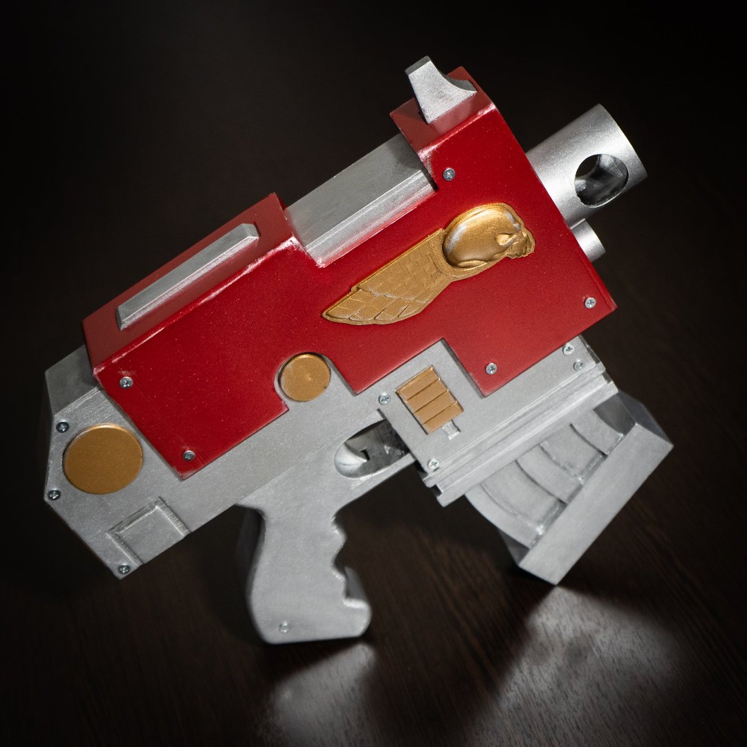 Ultima Pattern Bolt Pistol Cosplay Grimdark universe collectible: Ultima Pattern Bolter with battle-worn textures