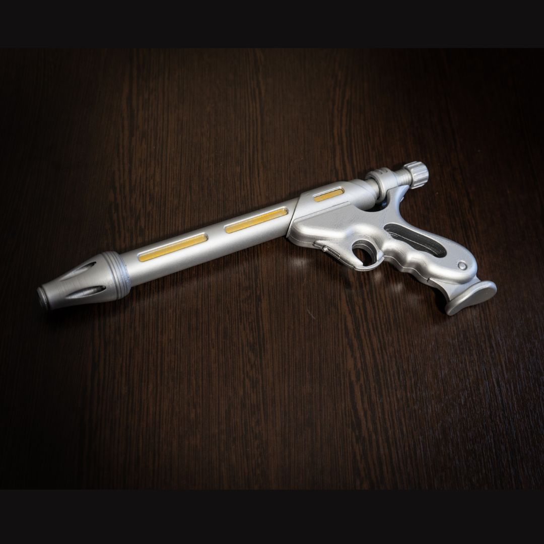 Star Wars Mandalorian cosplay weapon: 3D printed chrome WESTAR 34