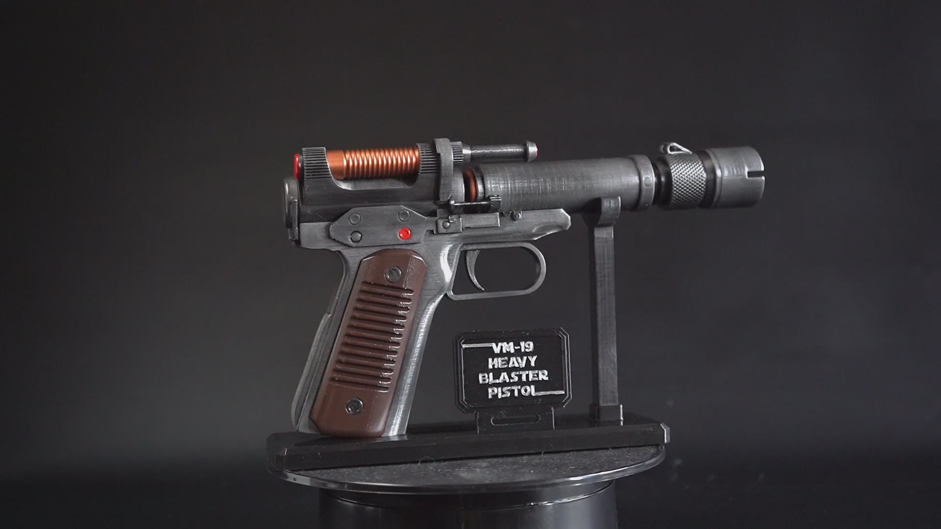VM-19 blaster Kay Vess prop detailed Star Wars Outlaws replica