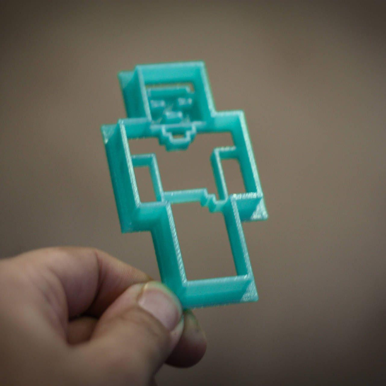 3.2-inch and 4-inch Steve character cookie molds for Minecraft fans